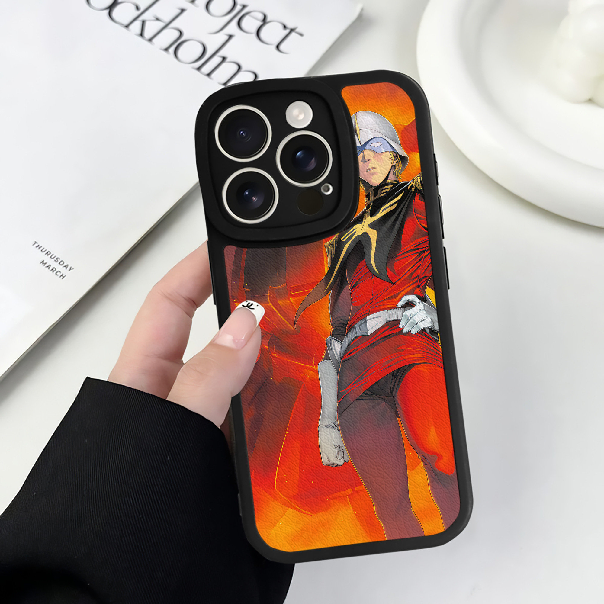 （画像用） 機動戦士ガンダム Mobile Suit Gundam 【iPhone 16シリーズ対応】シリコンスマホケース（レザー調） 材質：シリコン